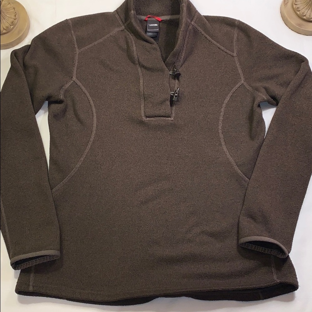 The North Face Sweater Fleece Pullover.
